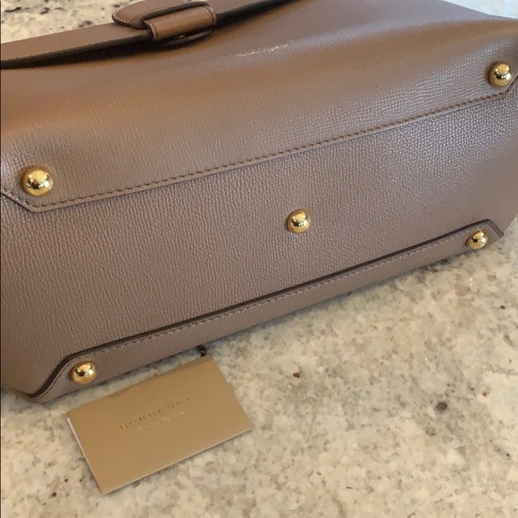 Burberry
Camberley Medium Saffiano Tote Bag, Sand - Picture 3 of 10